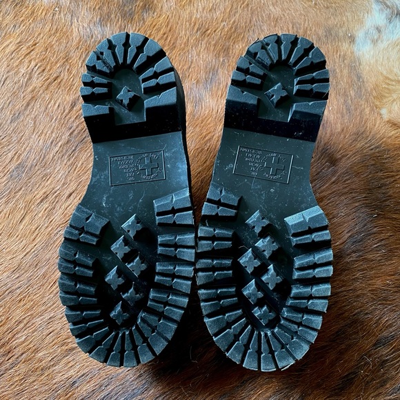 Doc Marten Exposed Steel Toe Low boot - Picture 3 of 3